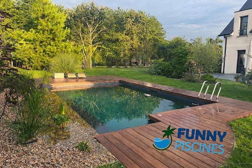 Piscine moderne au coucher du soleil Piscine moderne